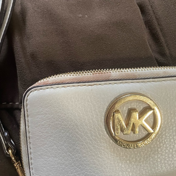 Michael Kors wallet - Picture 2 of 4